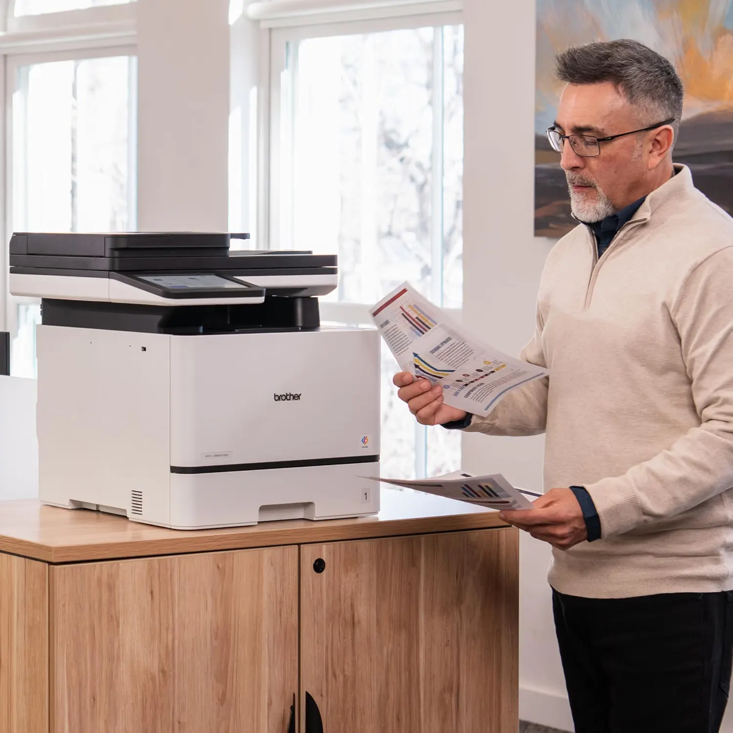 Brother MFC-EX570 man bij printer